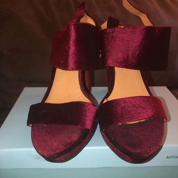 Maroon crushed velvet heel - Picture 4 of 4
